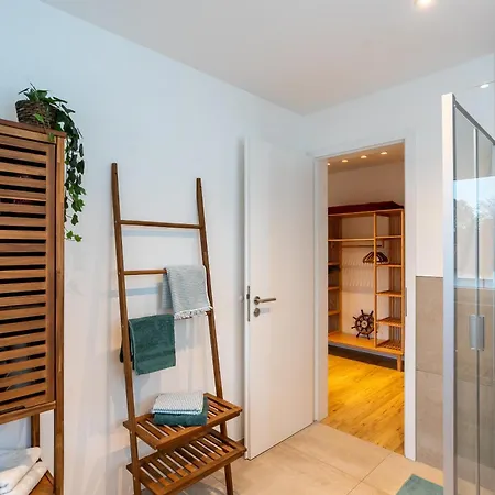 Apartment Design-apartment In Langenbach Bei Muenchen *